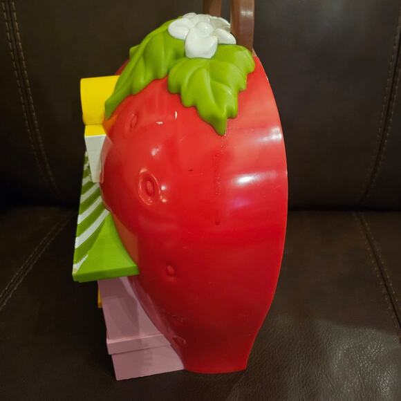 Strawberry Shortcake Berry Happy Home House Doll Playset - Picture 2 of 9